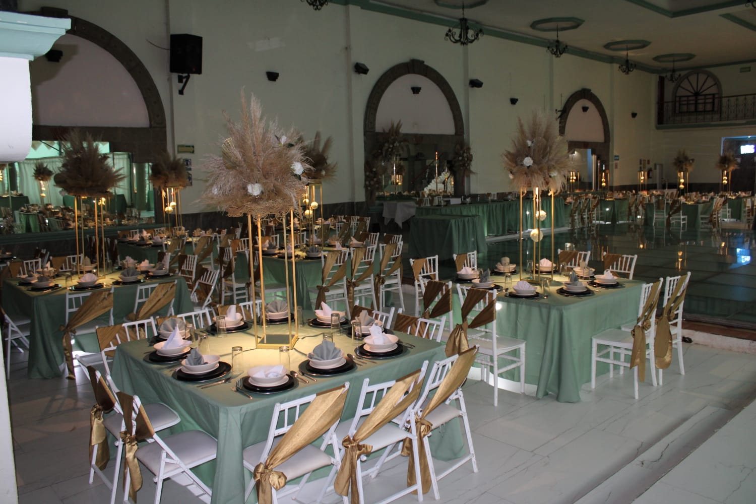 Montaje de luces y sonido en Salón Imperial